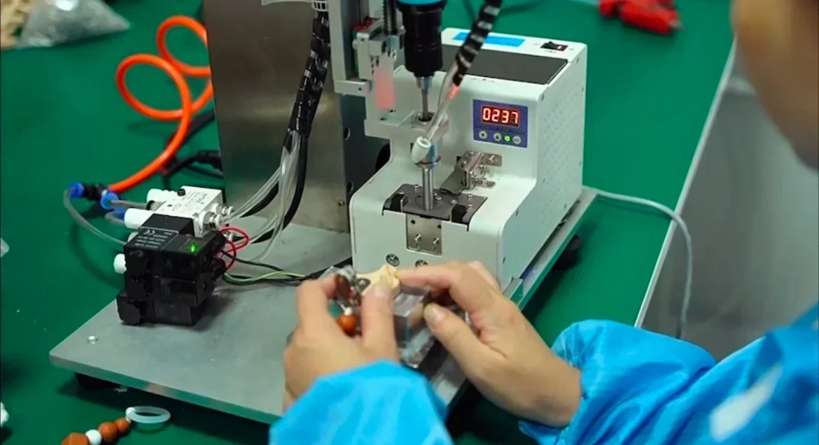 Operator assembling product components at a fastening station