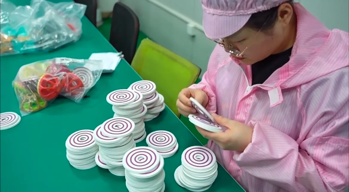 Manual inspection of finished silicone products